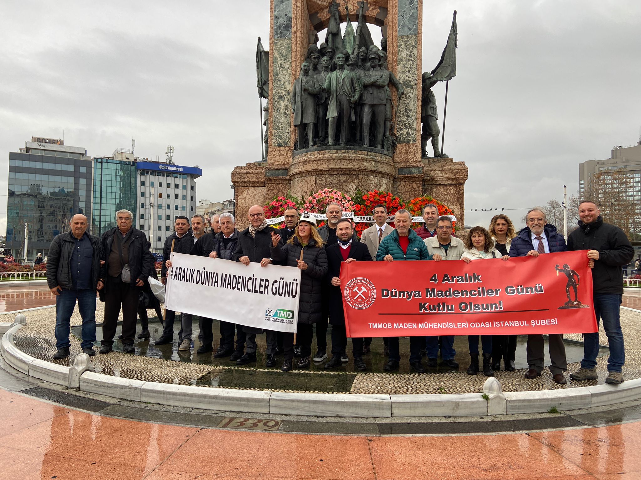 Dünya Madenciler Günü`nde Taksim Cumhuriyet Anıtına Çelenk Koyma Töreni Düzenlendi
