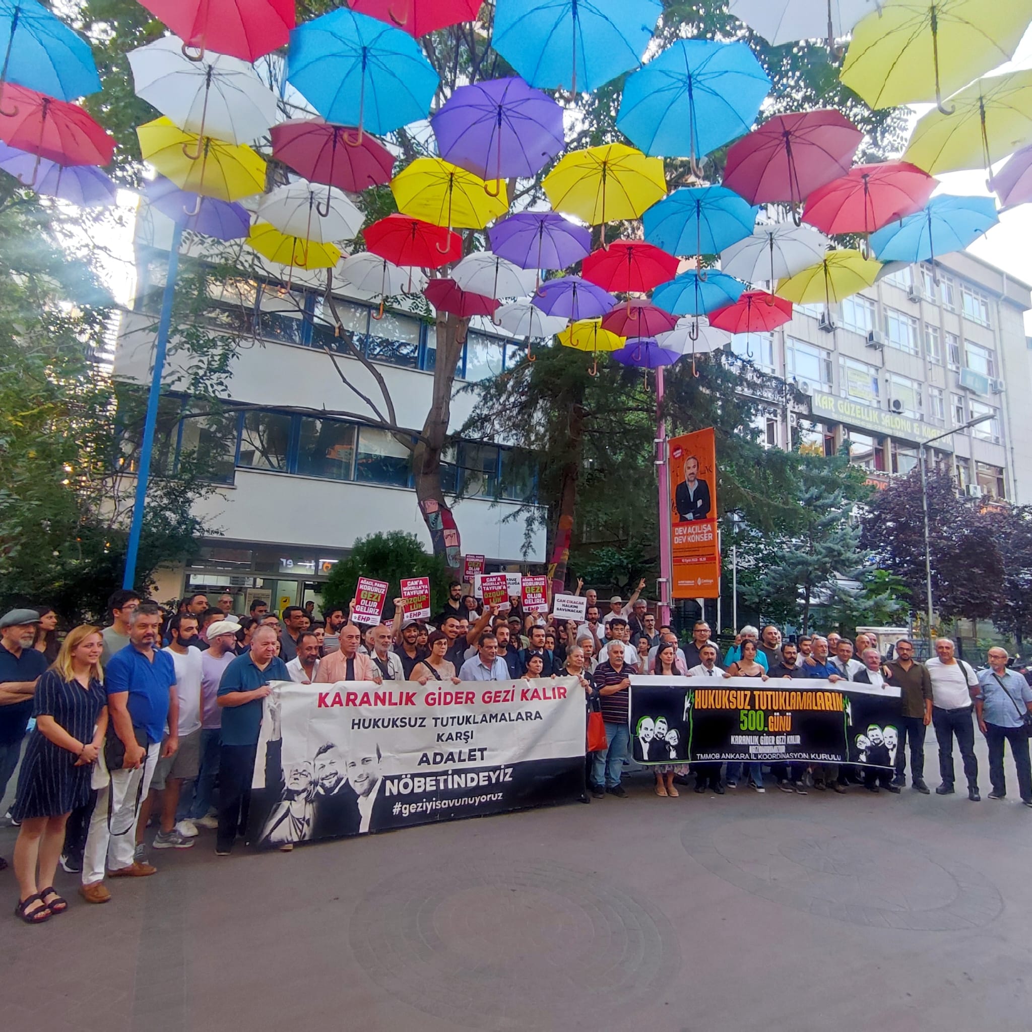 MESLEKİ VE TEKNİK BİLGİLERİNİ HALKIN YARARINA KULLANDIKLARI İÇİN ARKADAŞLARIMIZ 500 GÜNDÜR TUTUKLU! 