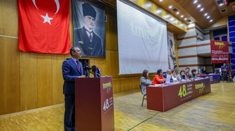 CHP Genel Başkanı Özgür Özel'in TMMOB 48. Olağan Genel Kurulunda yapmış olduğu konuşmada Odamız ve üyelerimizi onurlandıran konuşması için teşekkür ederiz.  
