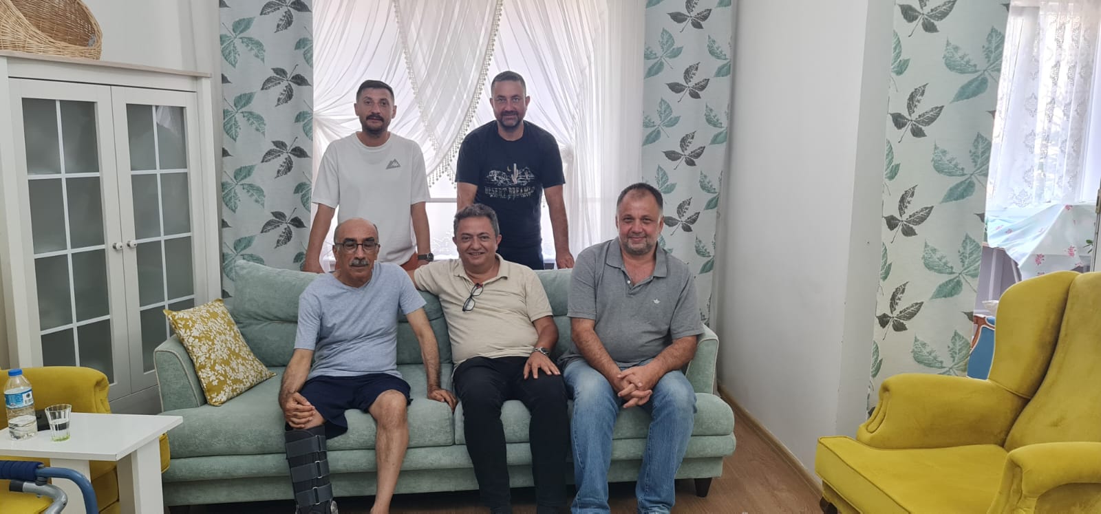 ODA YÖNETİM KURULU BAŞKANIMIZ AYHAN YÜKSEL VE YÖNETİM KURULU ÜYEMİZ FATİH TÜTÜNCÜ, ÇALIŞTIĞI İŞYERİNDE İŞ KAZASI GEÇİREN ISPARTA ESKİ TEMSİLCİMİZ FADLI ÖZTÜRK‘Ü EVİNDE ZİYARET ETTİ. 