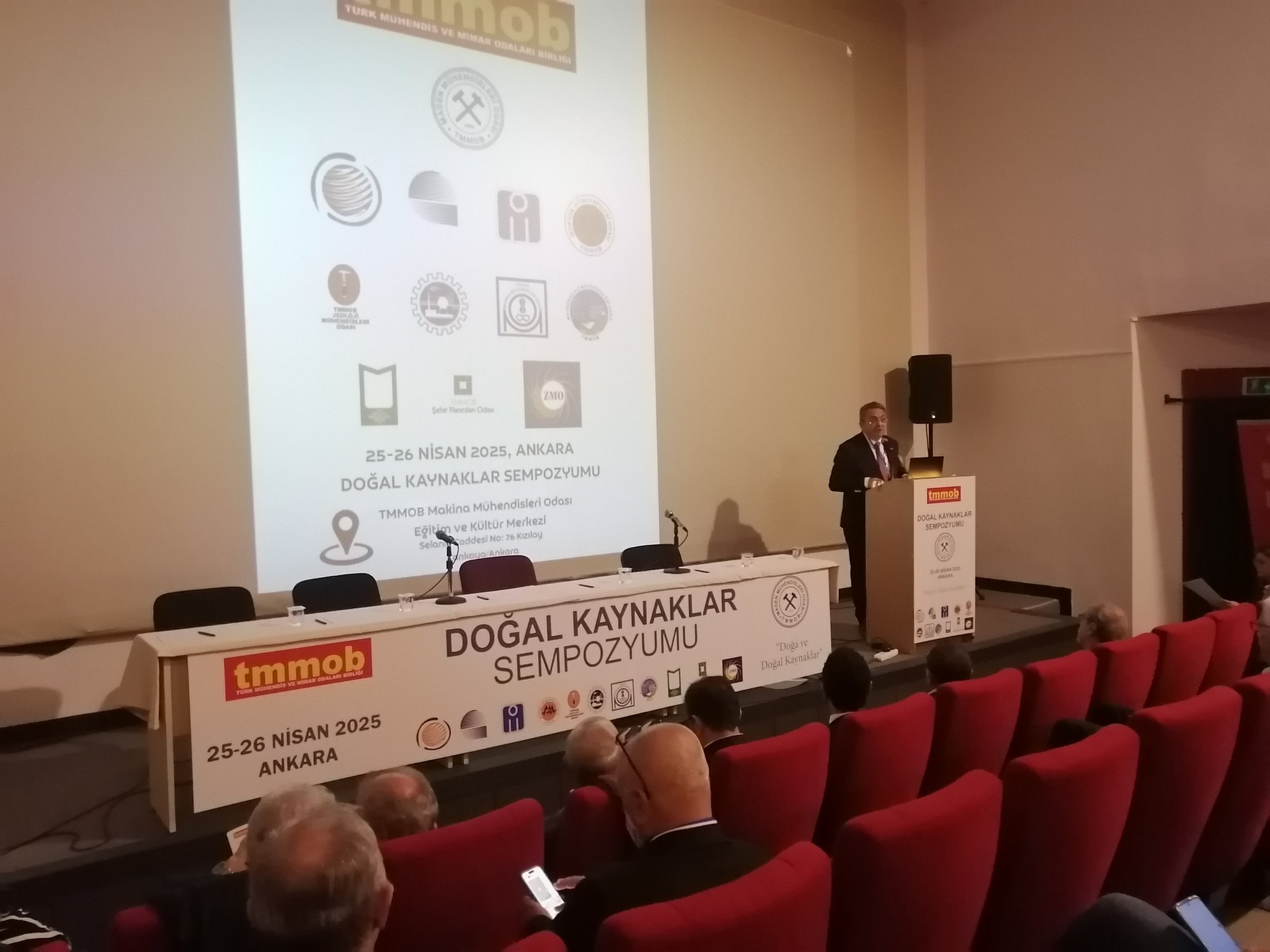  “DOĞAL KAYNAKLAR SEMPOZYUMU” 25 NİSAN 2025 TARİHİNDE MMO EĞİTİM VE KÜLTÜR MERKEZİ’NDE BAŞLAMIŞTIR.
