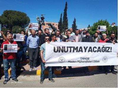 301 Madenci Cinayetininin 
5. Yıl Dönümünde Ölenleri Saygıyla Anıyor
Sorumluları Vicdanlarımızda Yargılıyoruz