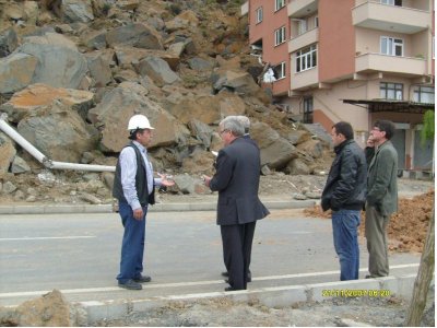 EREĞLİ GÜLÜÇ`TE MEYDANA GELEN HEYELAN YERİNDE İNCELENDİ