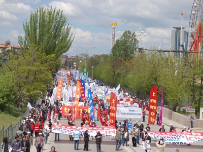 ONBİNLERCE MÜHENDİS "TMMOB MİTİNGİ"NDE BULUŞTU